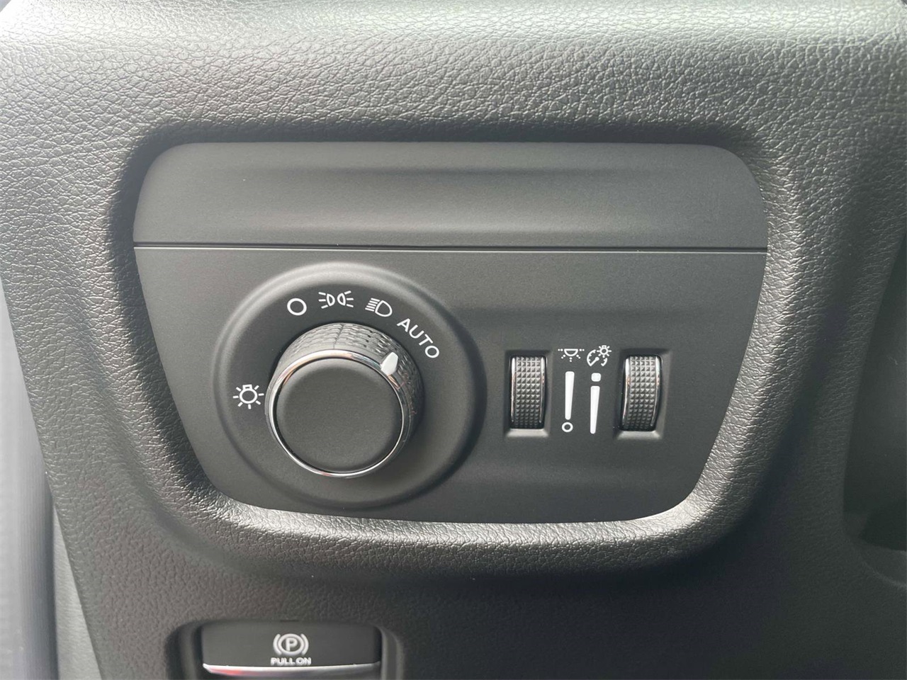 2025 Jeep Grand Cherokee Laredo X photo 11