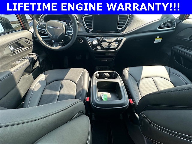 2026 Chrysler Pacifica photo 15