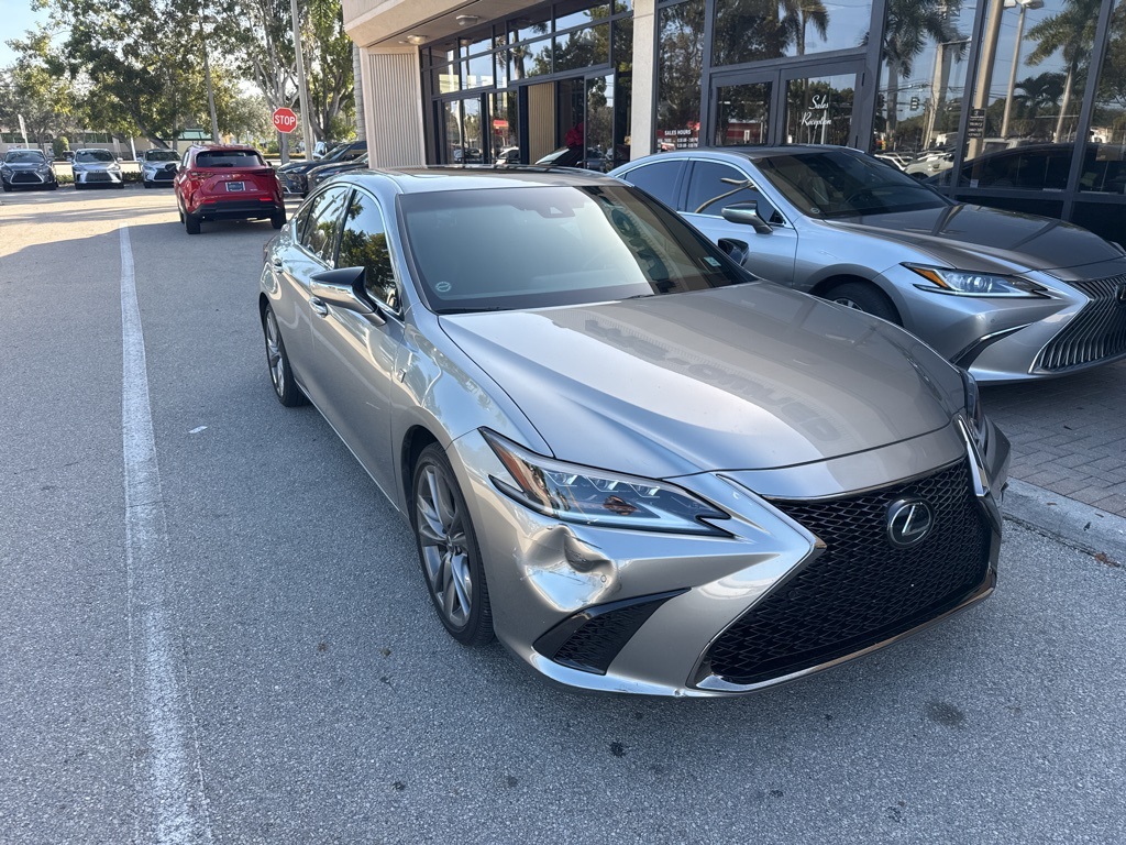 2019 Lexus ES F SPORT's photo