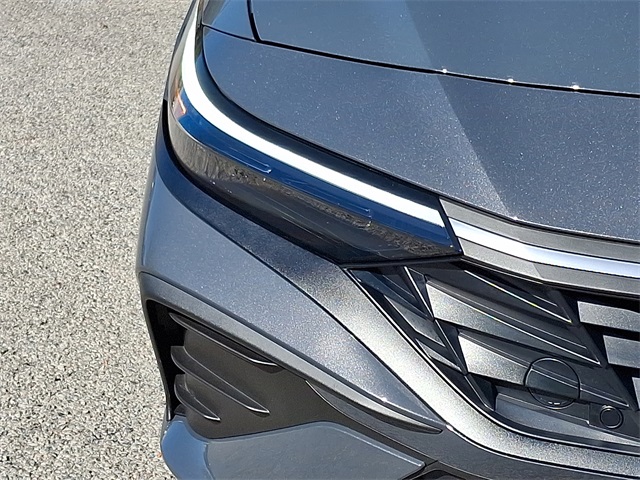 2024 Hyundai Elantra SEL photo 7