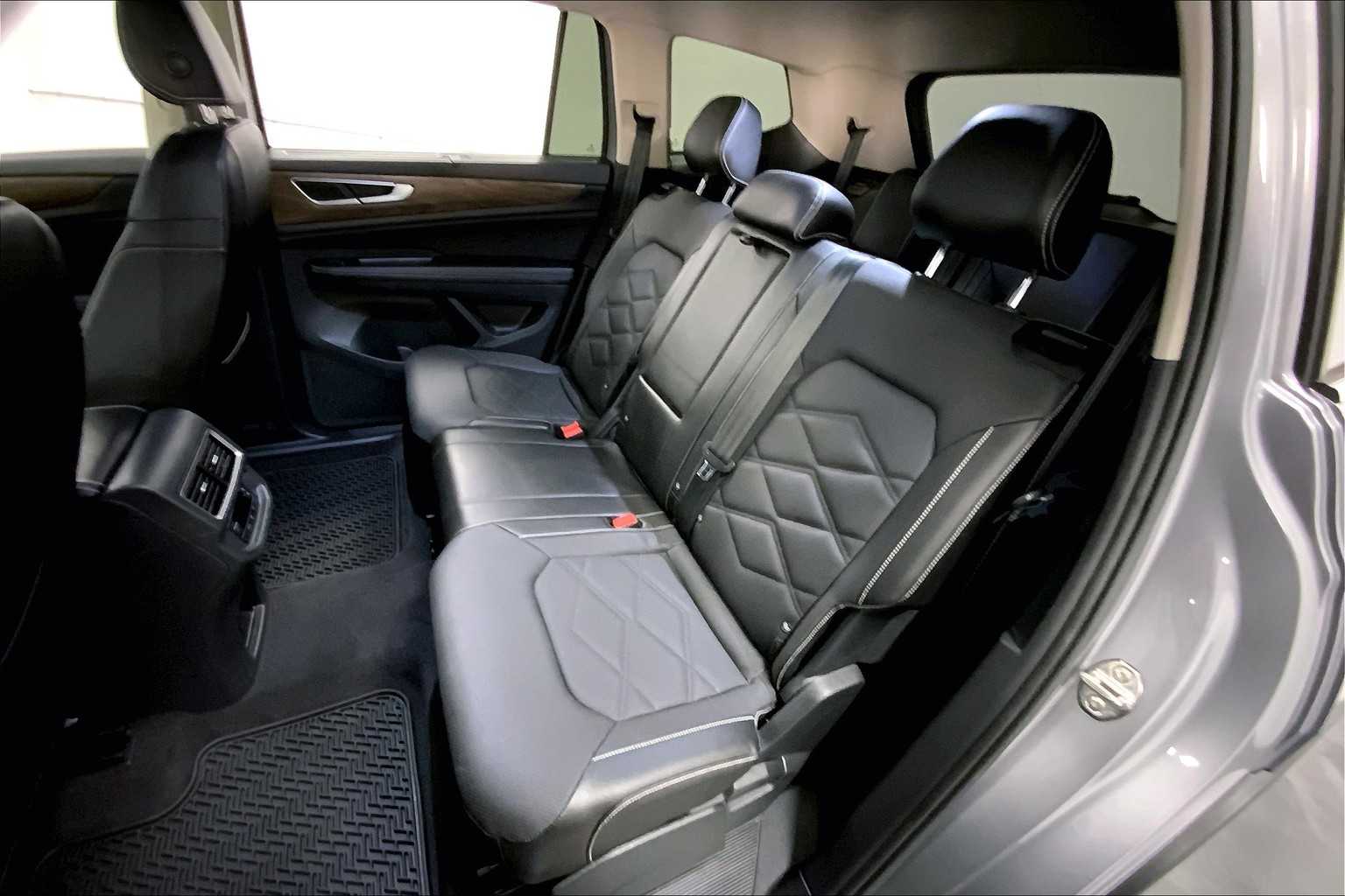 2024 Volkswagen Atlas SE Technology photo 17