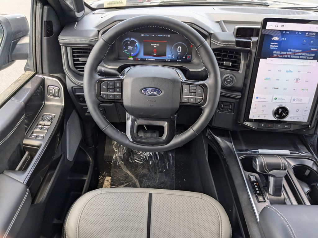 2025 Ford F-150 Lightning Platinum photo 18