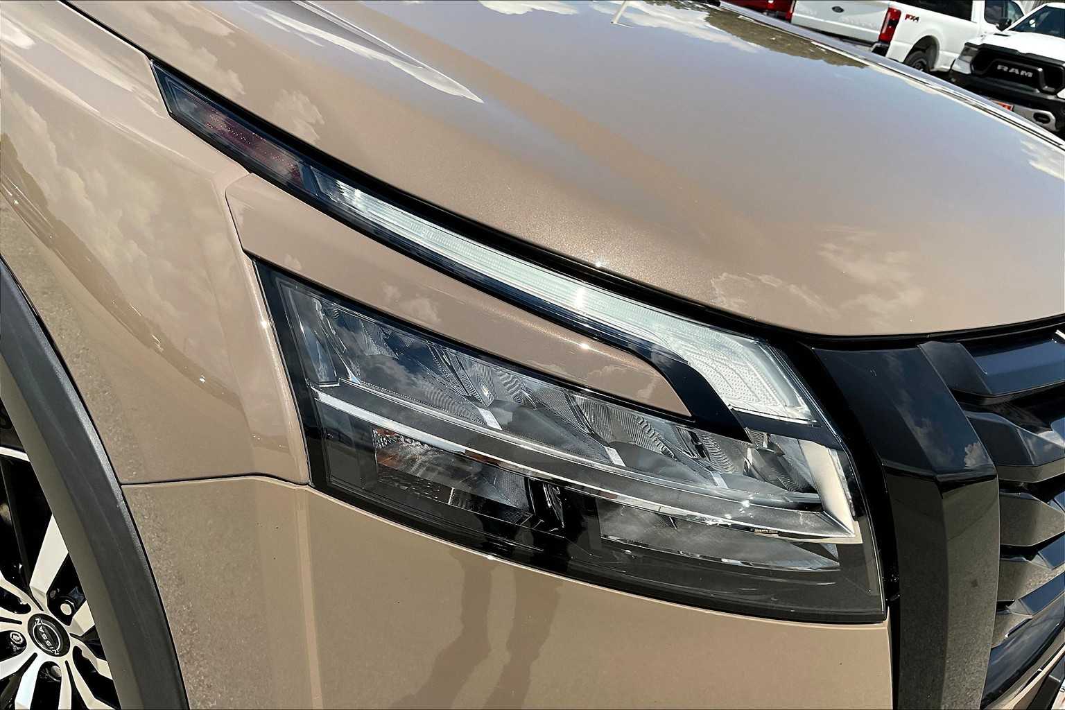 2023 Nissan Pathfinder Platinum photo 50