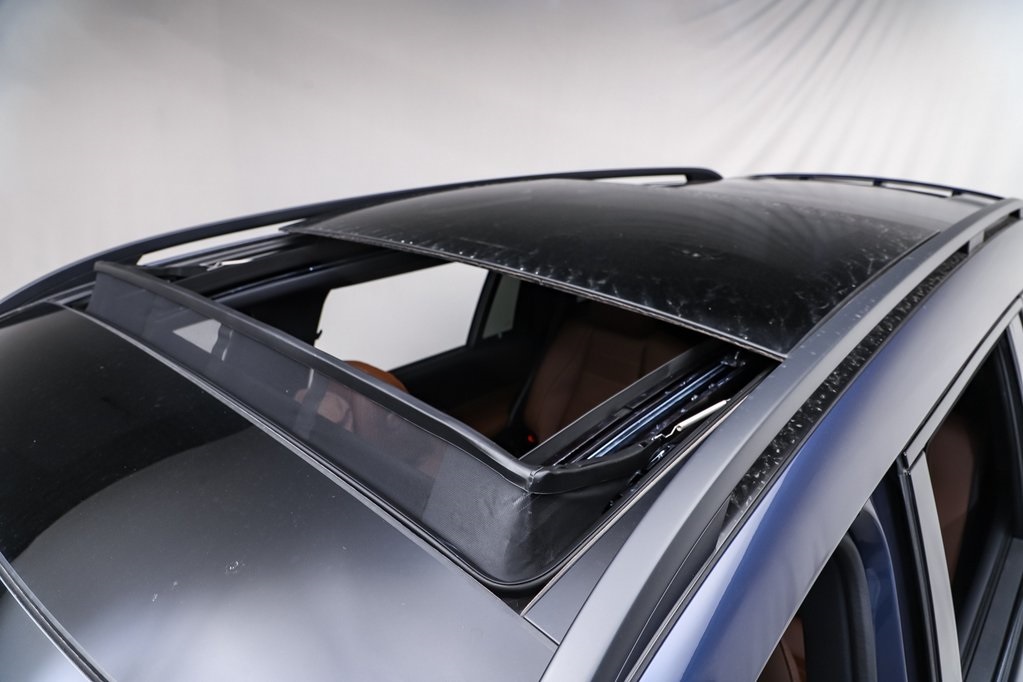 2025 Mercedes Benz GLS 450 4MATIC photo 3