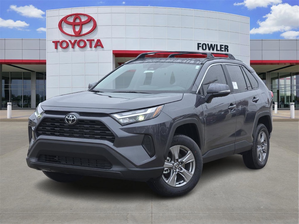 2025 Toyota RAV4 XLE's photo