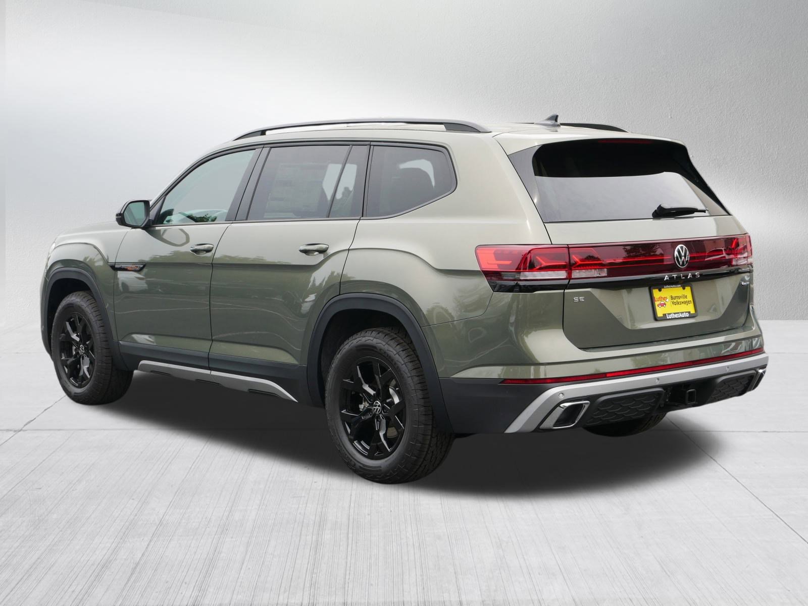 2025 Volkswagen Atlas Peak Edition SE photo 3