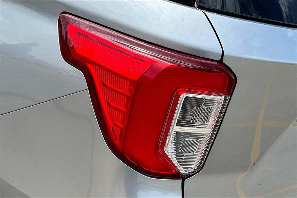 Used 2023 Silver Ford XLT image 31