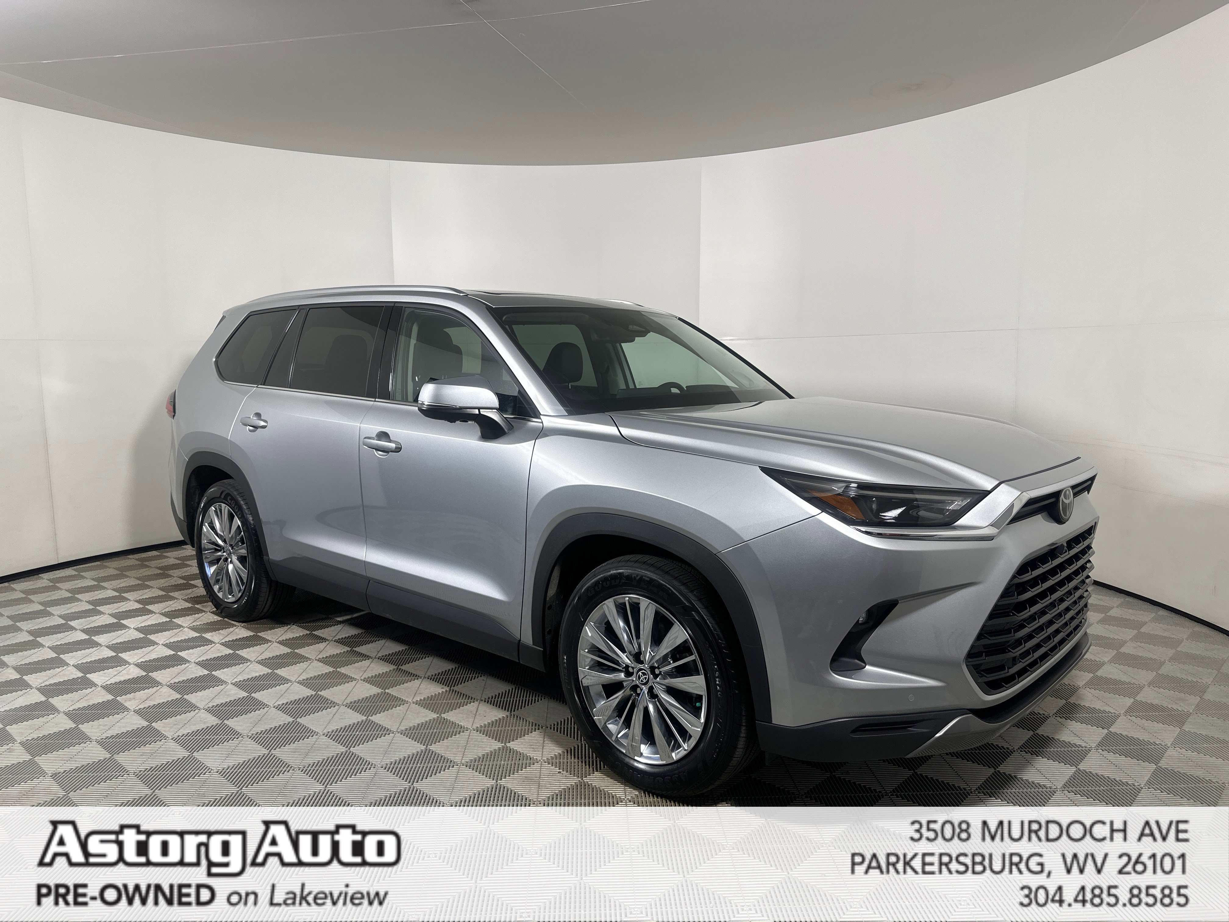 2024 Toyota Grand Highlander Platinum's photo