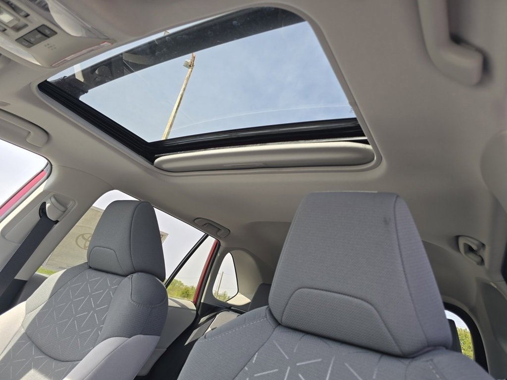 2025 Toyota RAV4 Hybrid XLE photo 2