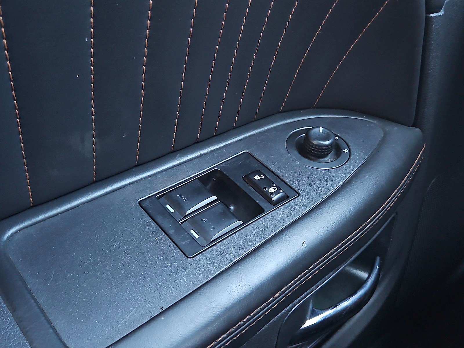 2014 Dodge Challenger R/T photo 38