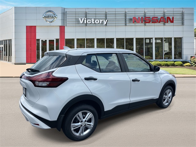 2025 Nissan Kicks Play S photo 2