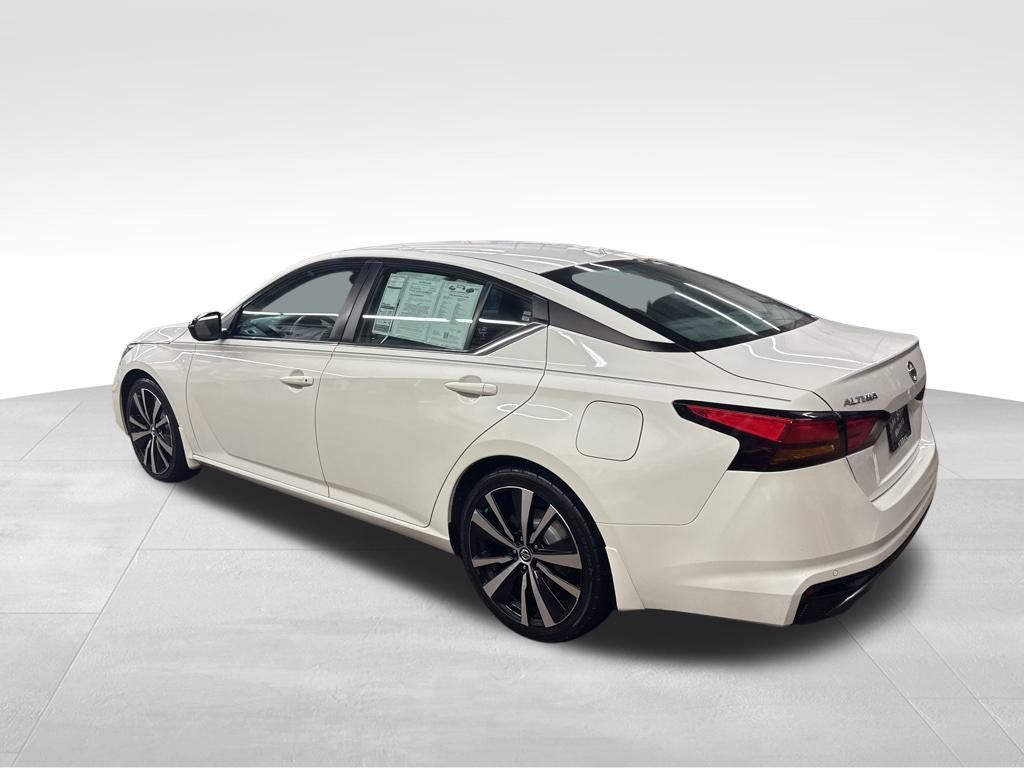 2022 Nissan Altima 2.5 SR photo 3