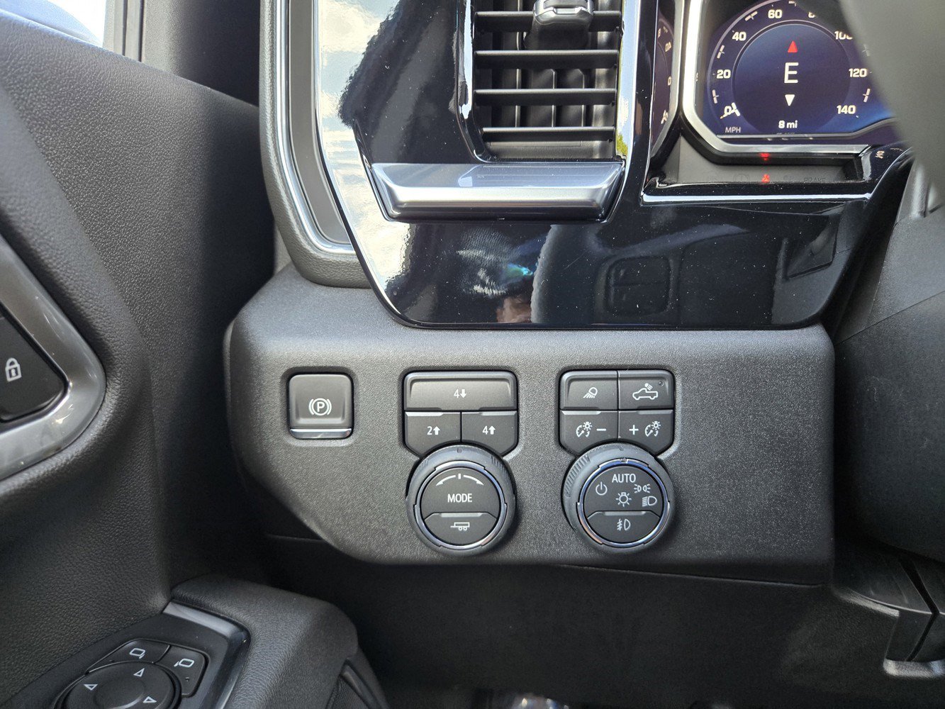 2025 Chevrolet Silverado 2500HD LT photo 6