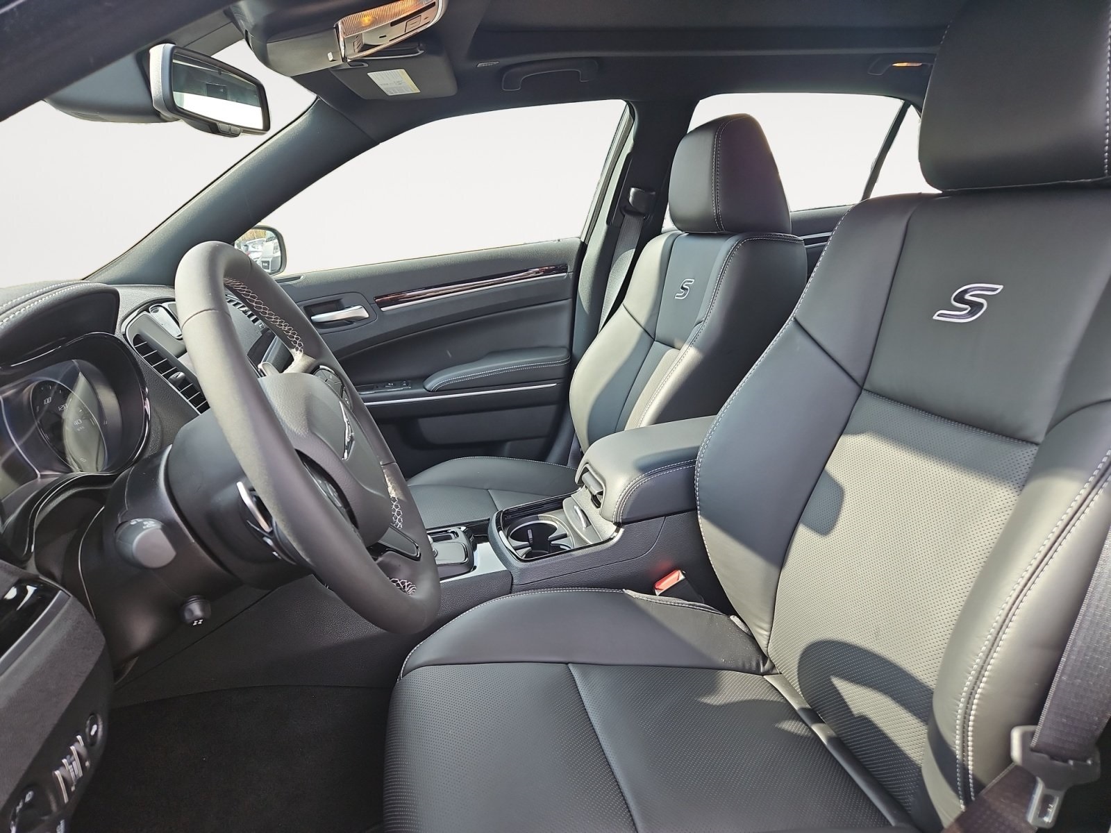2023 Chrysler 300 S photo 9
