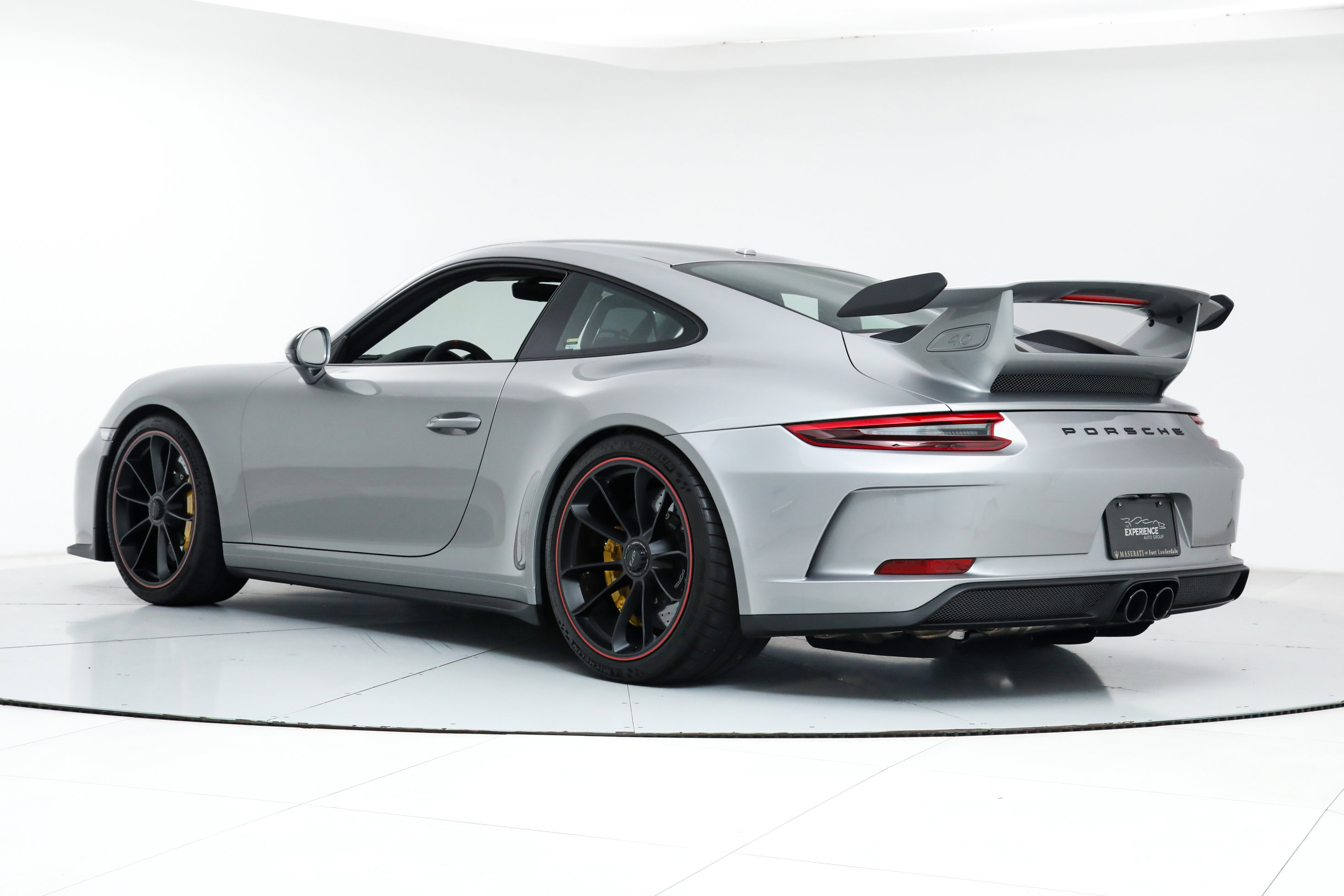 2018 Porsche 911 GT3 Coupe photo 3