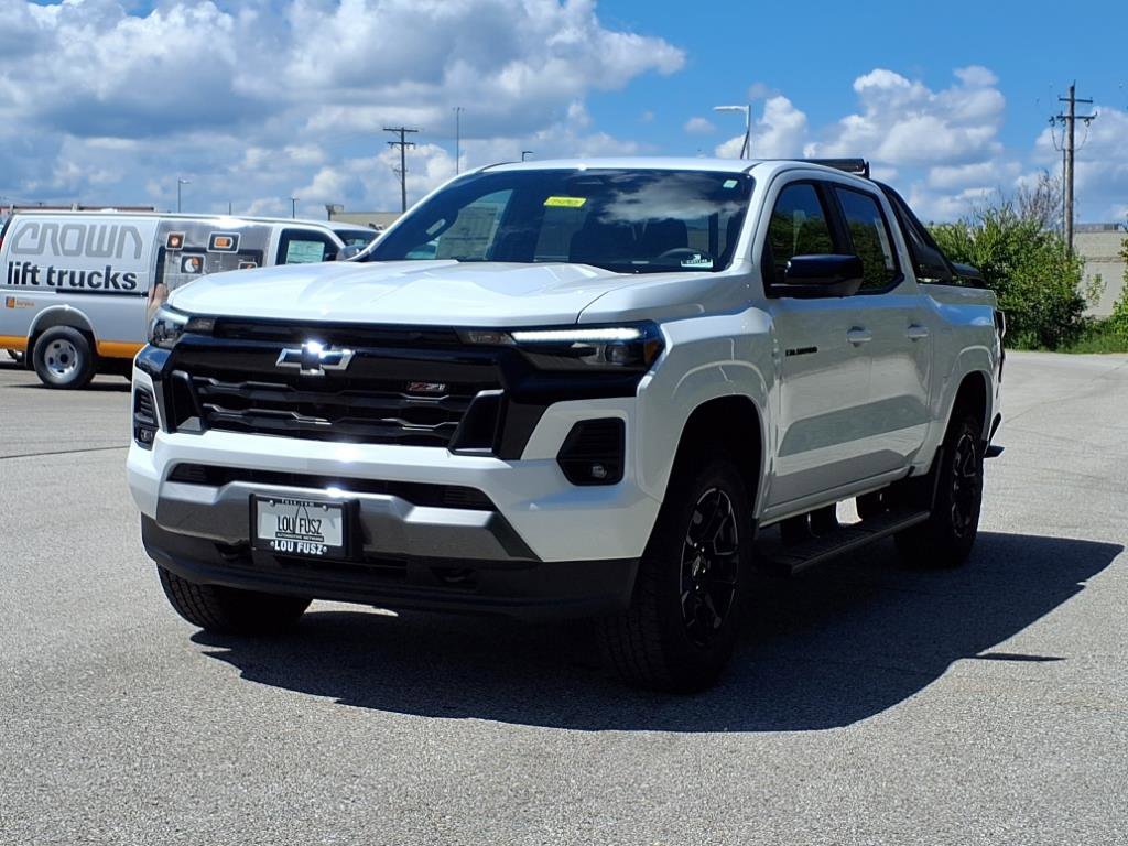 2025 Chevrolet Colorado Z71 photo 2
