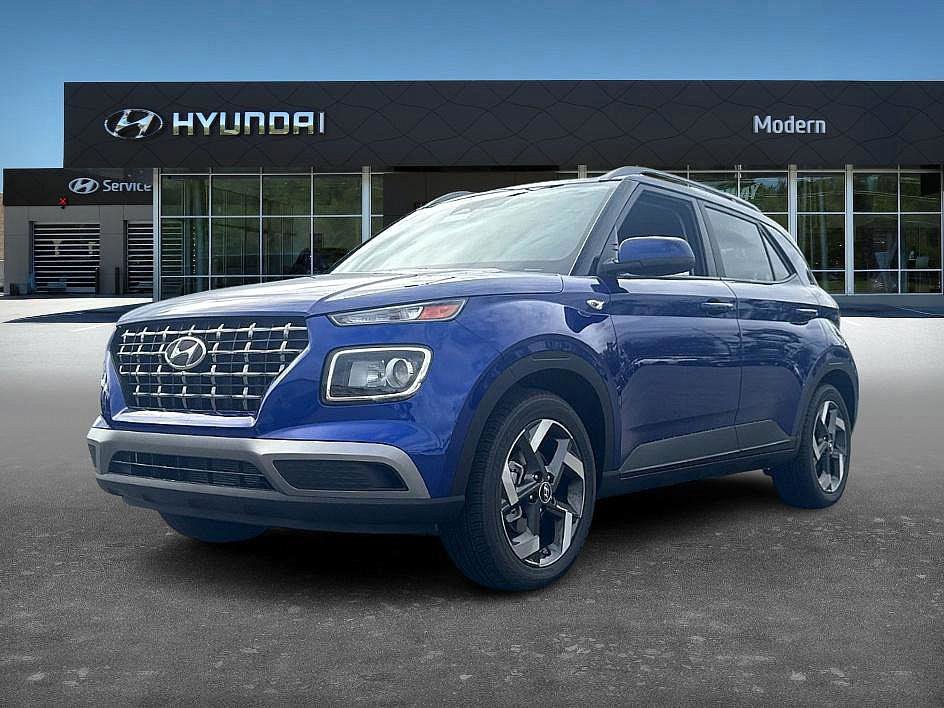 2025 Hyundai Venue SEL's photo