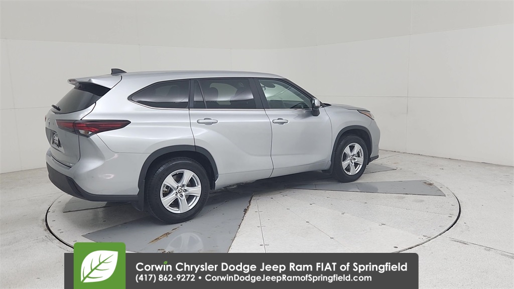 2024 Toyota Highlander LE photo 15