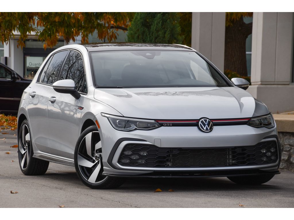 2022 Volkswagen Golf GTI SE's photo