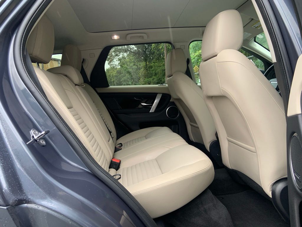 2025 Land Rover Discovery Sport S photo 19
