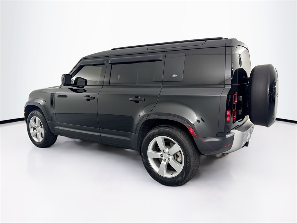 2023 Land Rover Defender 110 SE photo 5