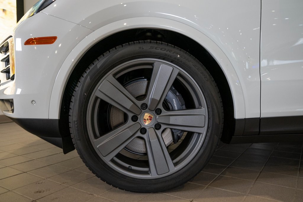 2025 Porsche Cayenne photo 10