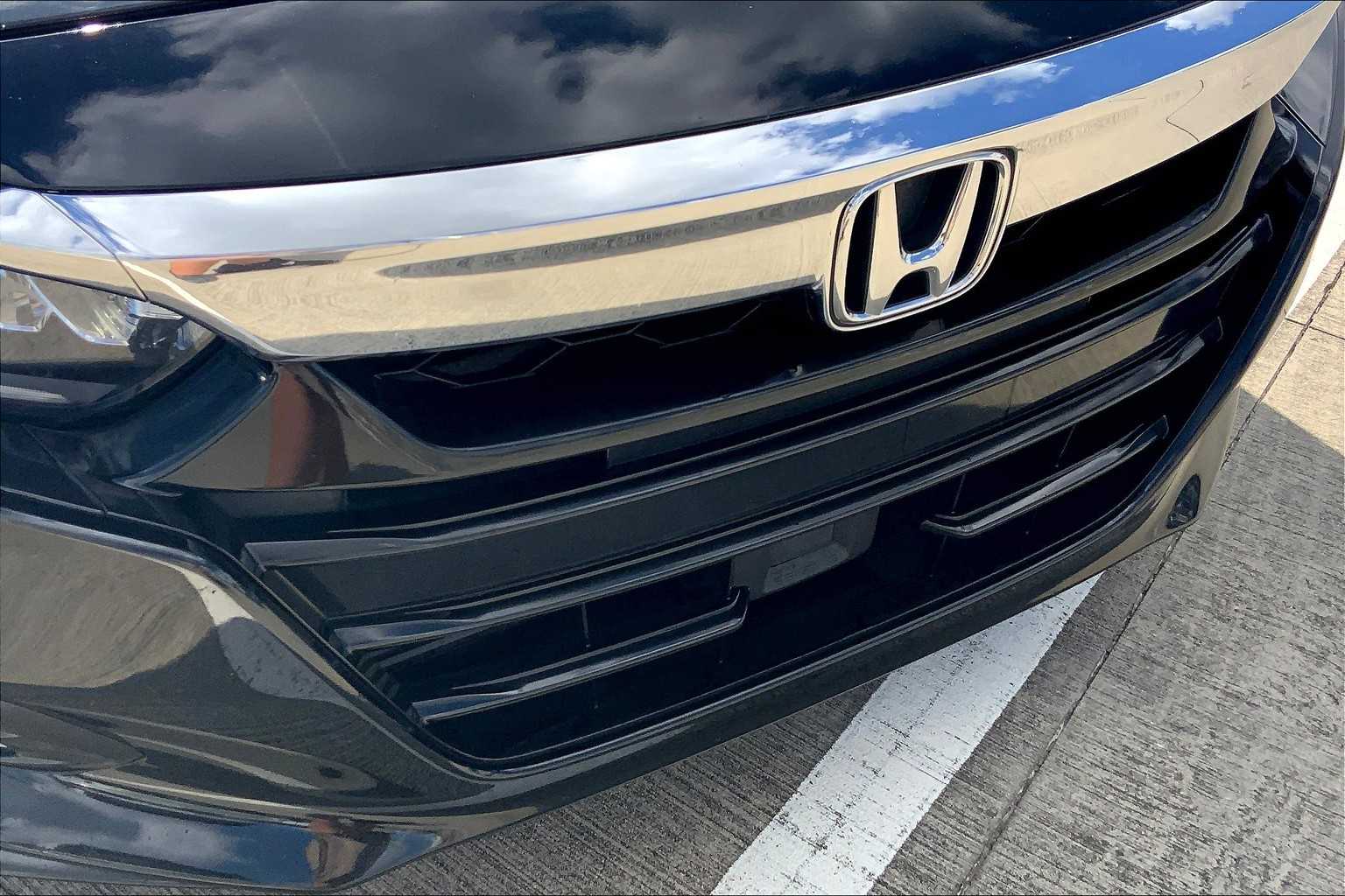 2018 Honda Accord Touring 1.5T photo 26