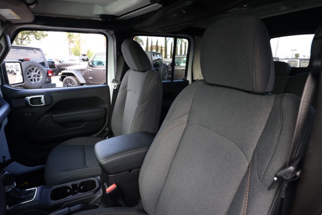 New 2025 Bright White Clear-Coat Exterior Paint Jeep Willys image 14