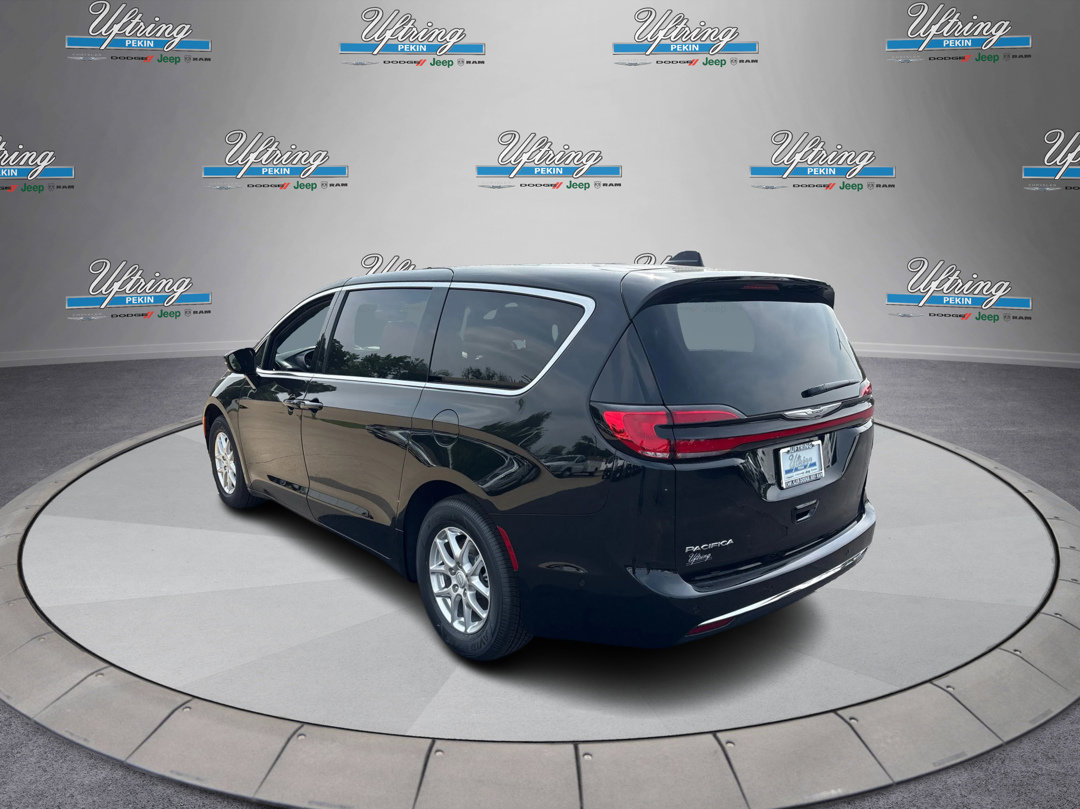 2025 Chrysler Pacifica photo 5