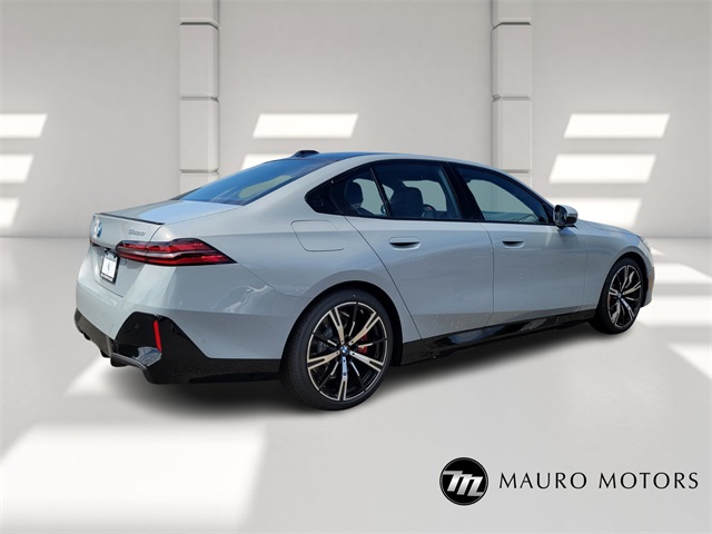 2026 Bmw 550e xDrive photo 3