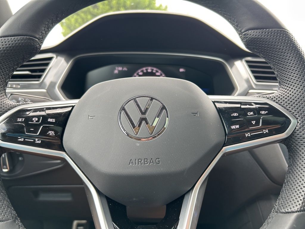 2024 Volkswagen Tiguan SE R-Line Black photo 19