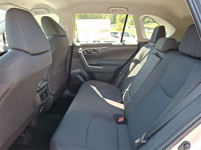 2025 Toyota RAV4 LE photo 8