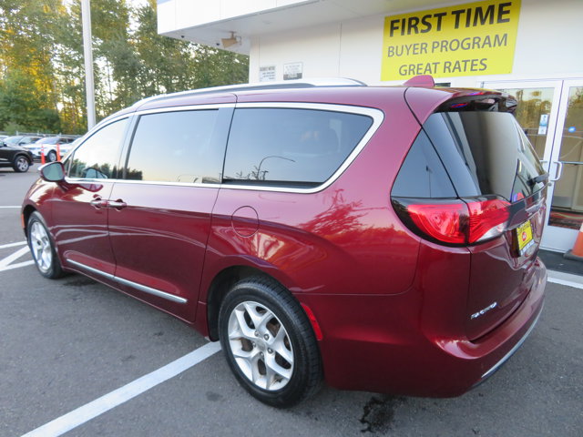 2020 Chrysler Pacifica Limited photo 3