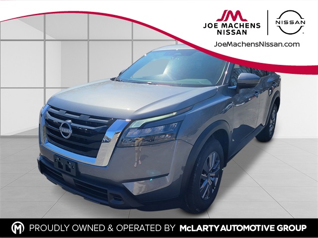 2025 Nissan Pathfinder SV's photo