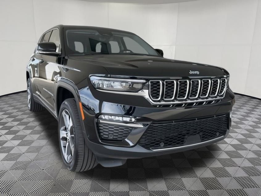 2023 Jeep Cherokee Base photo 2
