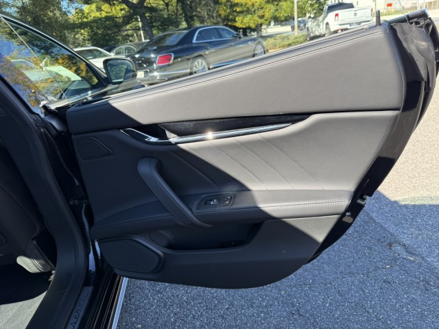 2022 Maserati Quattroporte Modena Q4 photo 16