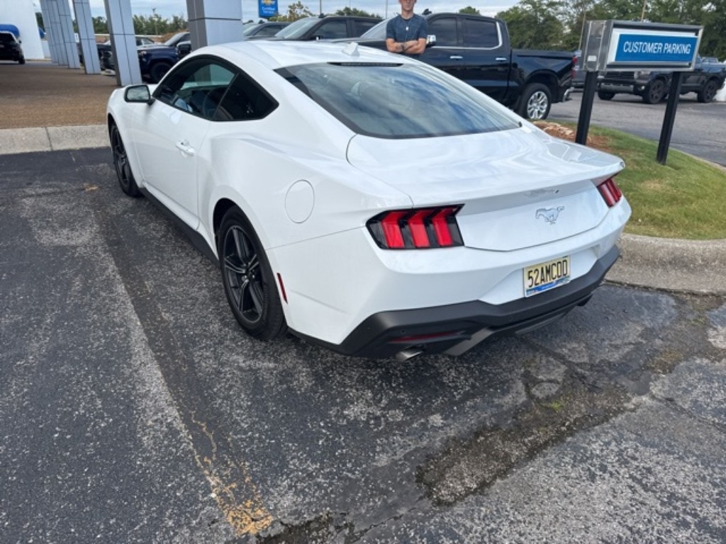 2025 Ford Mustang EcoBoost photo 4