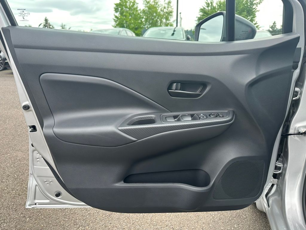 2025 Nissan Versa 1.6 S photo 13
