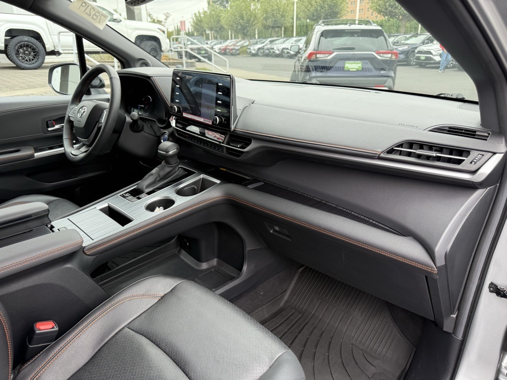2024 Toyota Sienna XSE photo 19