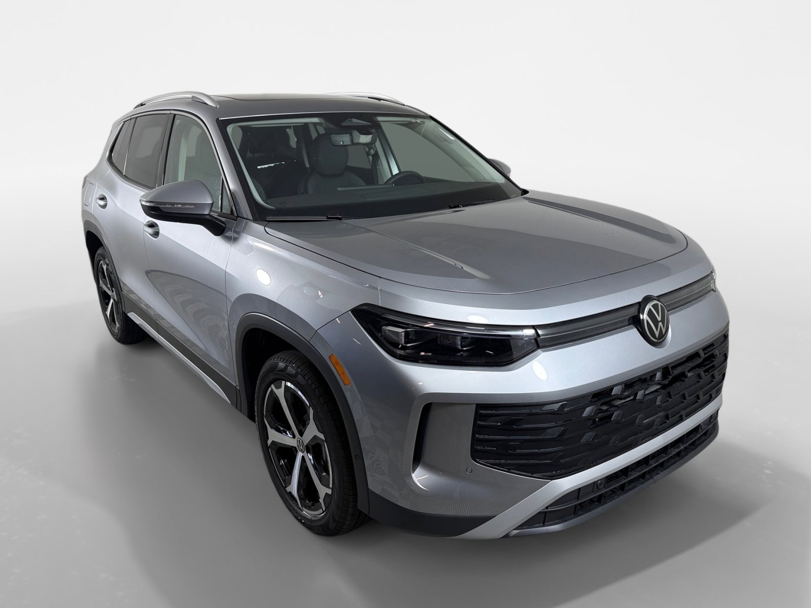 2025 Volkswagen Tiguan SE's photo