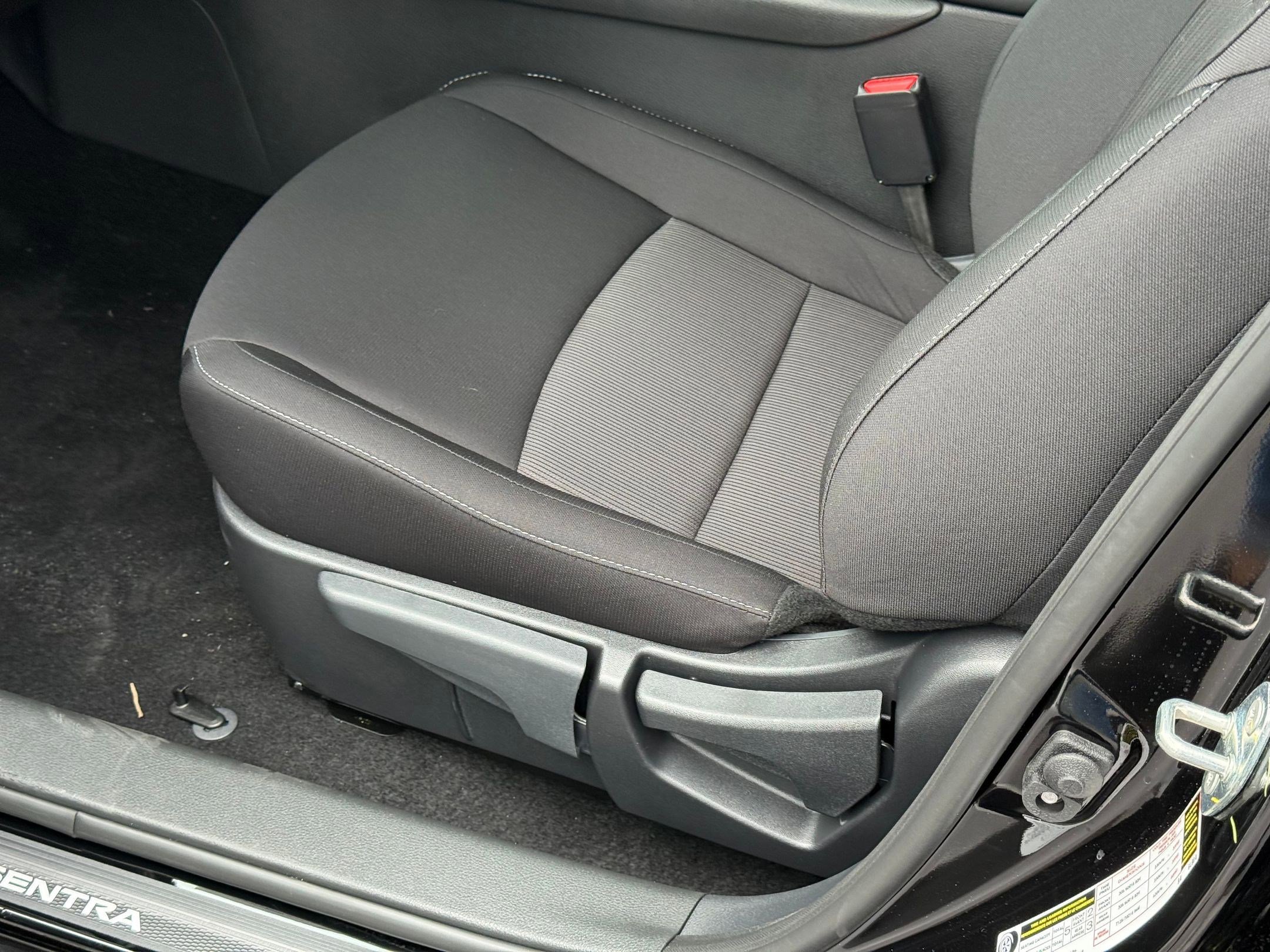 2025 Nissan Sentra SV photo 4