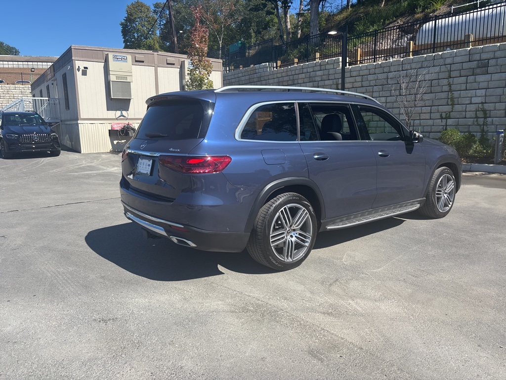 2025 Mercedes Benz GLS 450 4MATIC photo 2