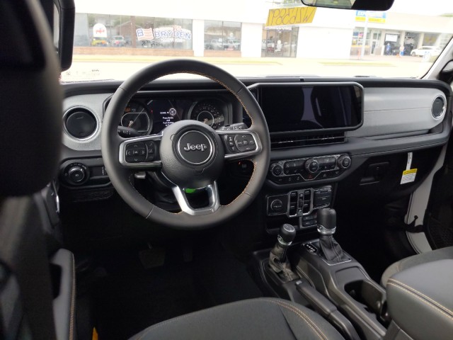 2024 Jeep Wrangler Sahara photo 12