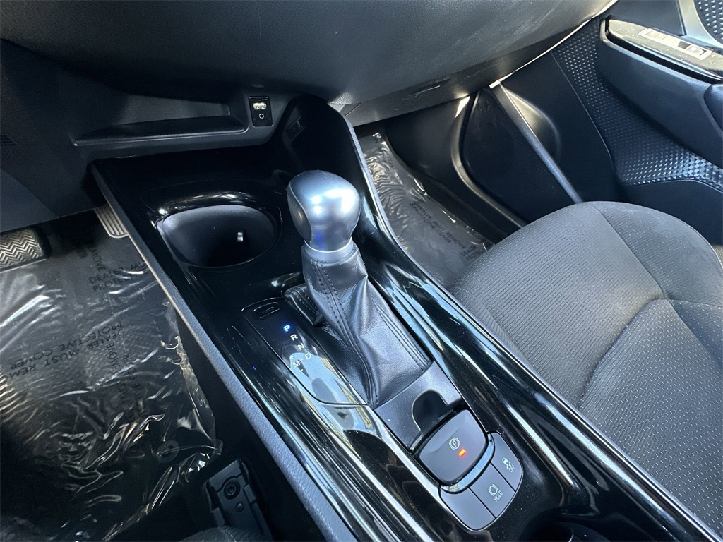 2019 Toyota C-HR XLE photo 28