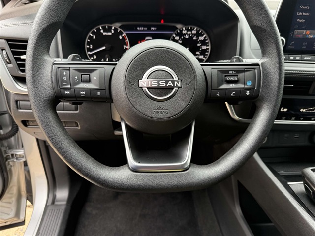 2023 Nissan Rogue SV photo 18