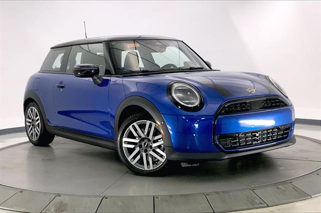2026 MINI Hardtop 2 Door Oxford Edition's photo