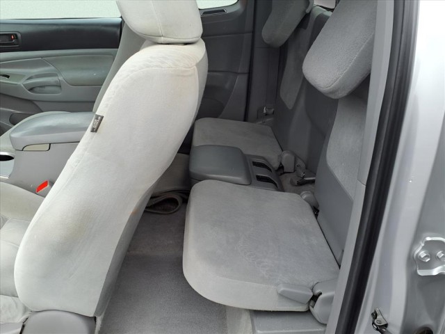 2011 Toyota Tacoma photo 13