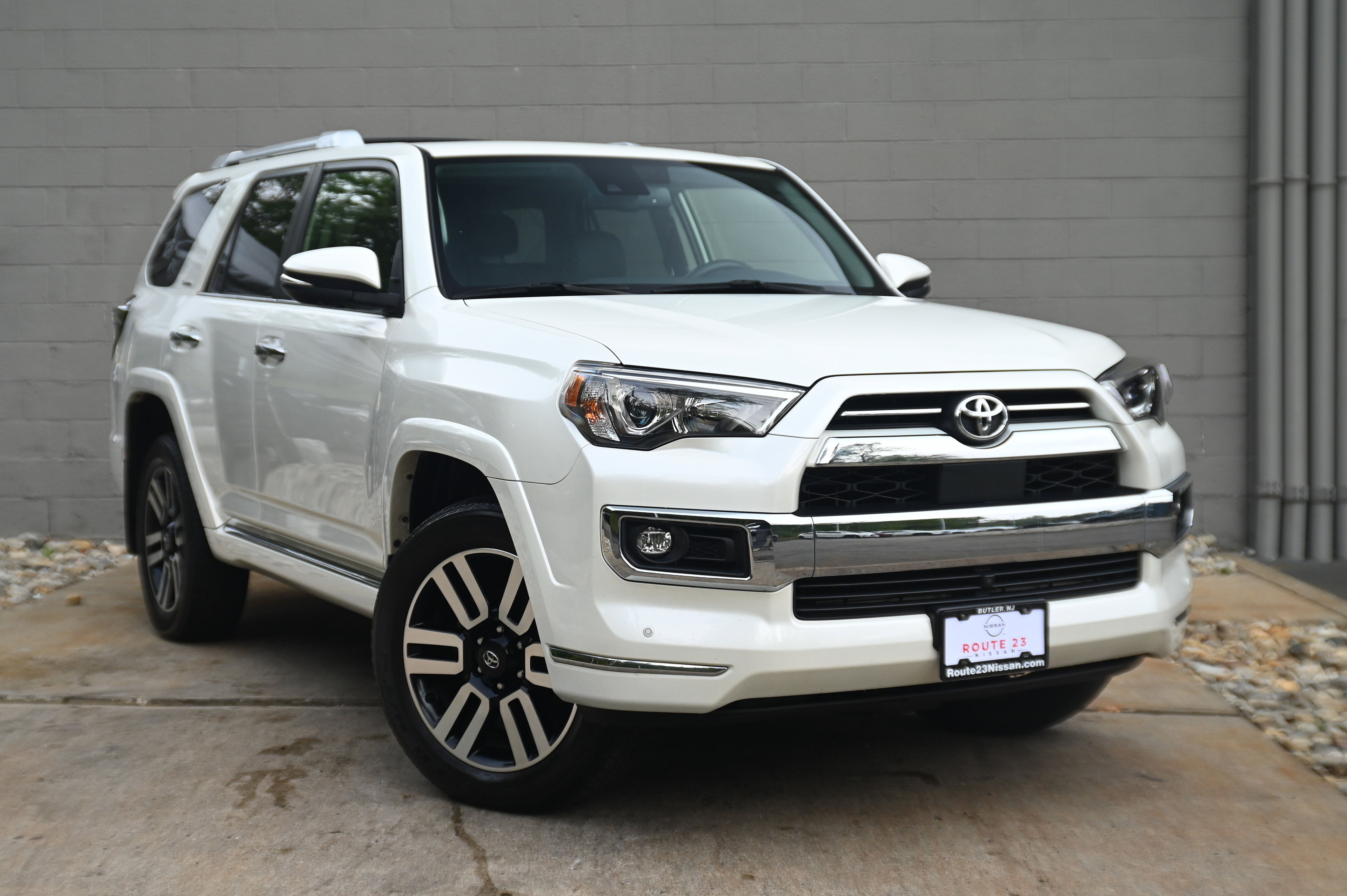 2022 Toyota 4Runner Limited photo 2
