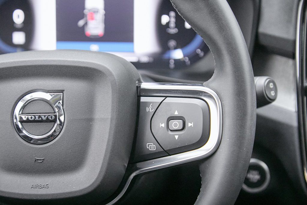 2023 VOLVO XC40 - Image 31