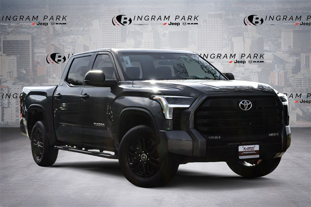 2024 Toyota Tundra SR5's photo